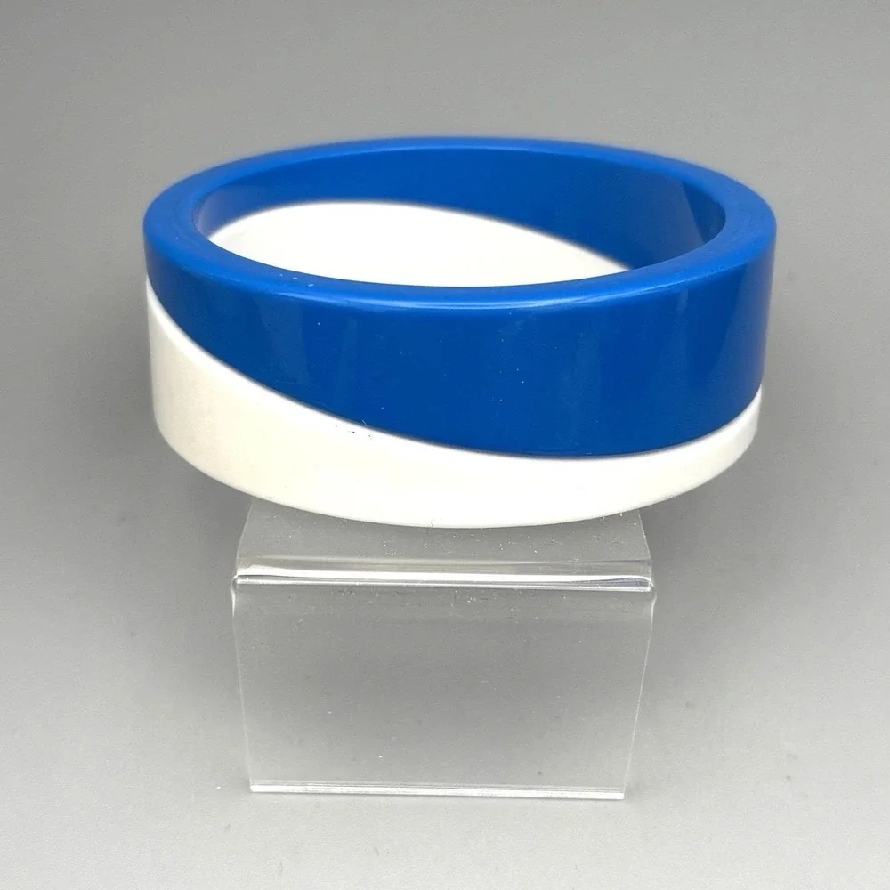 Vintage Two Tone Lucite Bangle Blue and White Retro Coastal American MCM 8